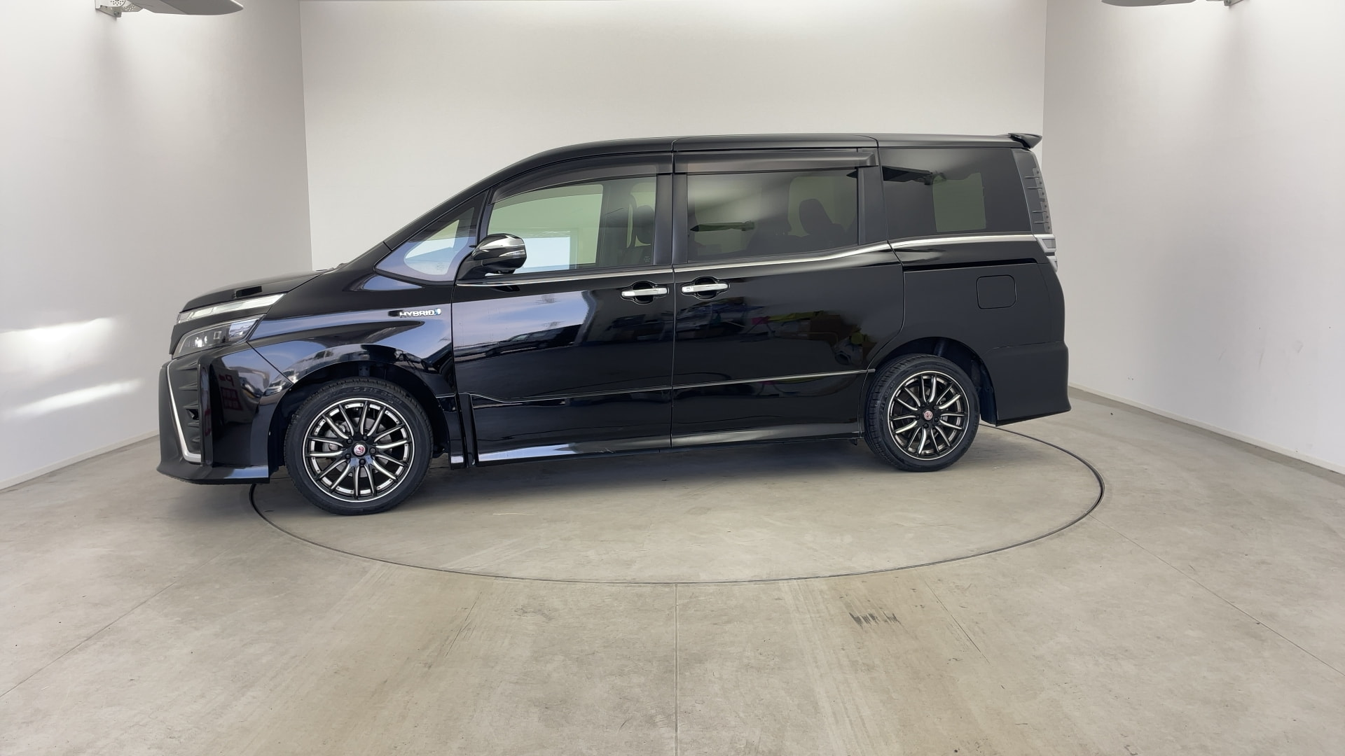 トヨタ,ヴォクシー ハイブリッド,ZS 煌,アルパイン製9インチナビ 後席